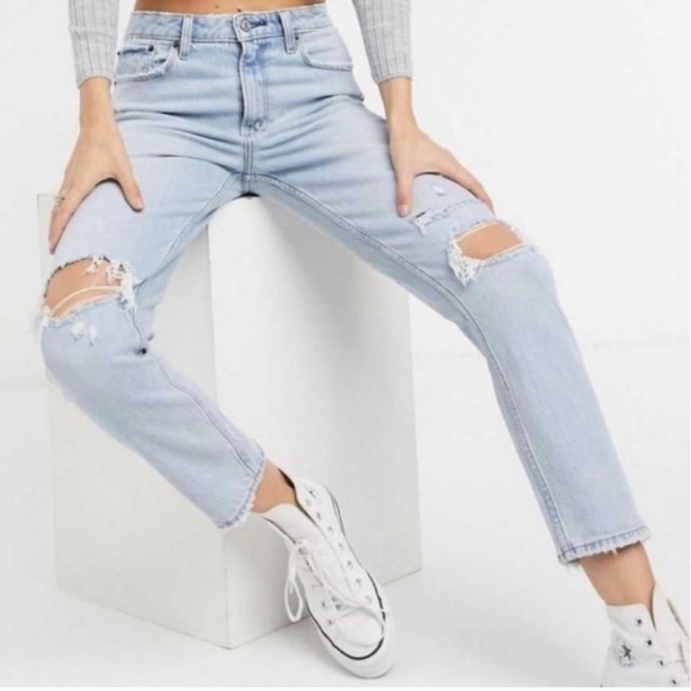 Abercrombie & Fitch Mom Jeans Womens 28/6R Light Wash Distressed High Rise Denim